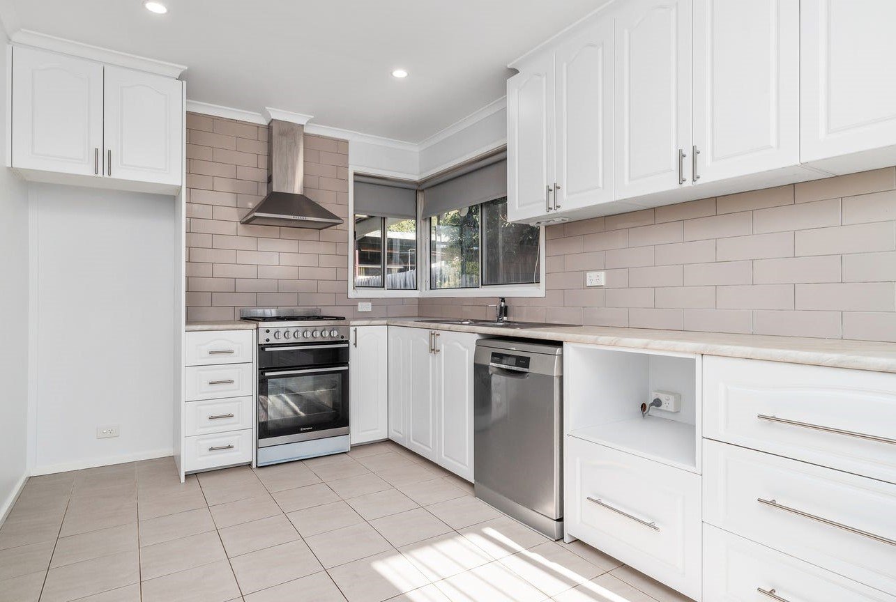 8 Winifred Road, Mooroolbark image 3