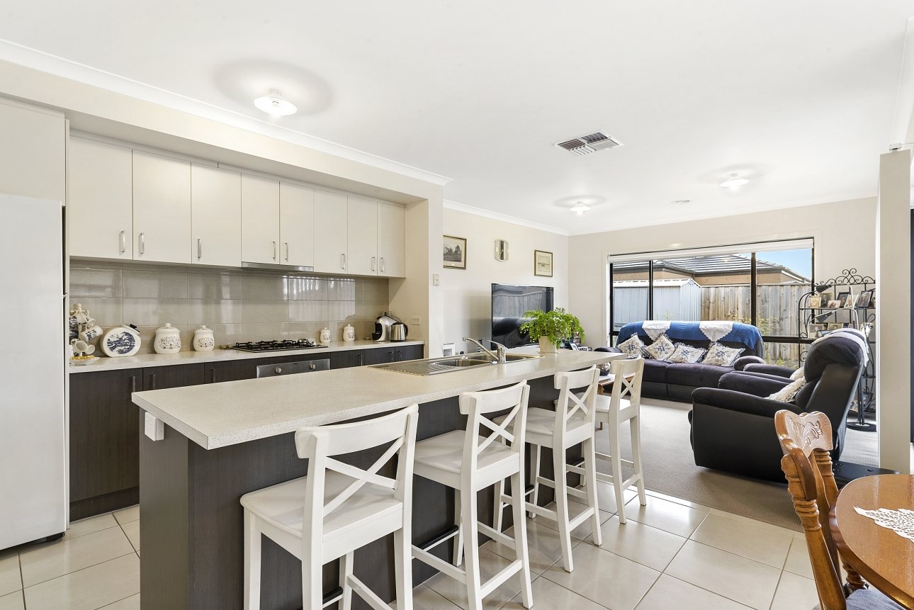 8 Wurrook Circuit, North Geelong image 2