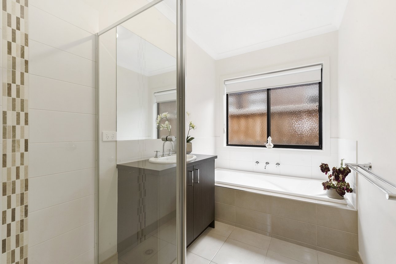 8 Wurrook Circuit, North Geelong image 5