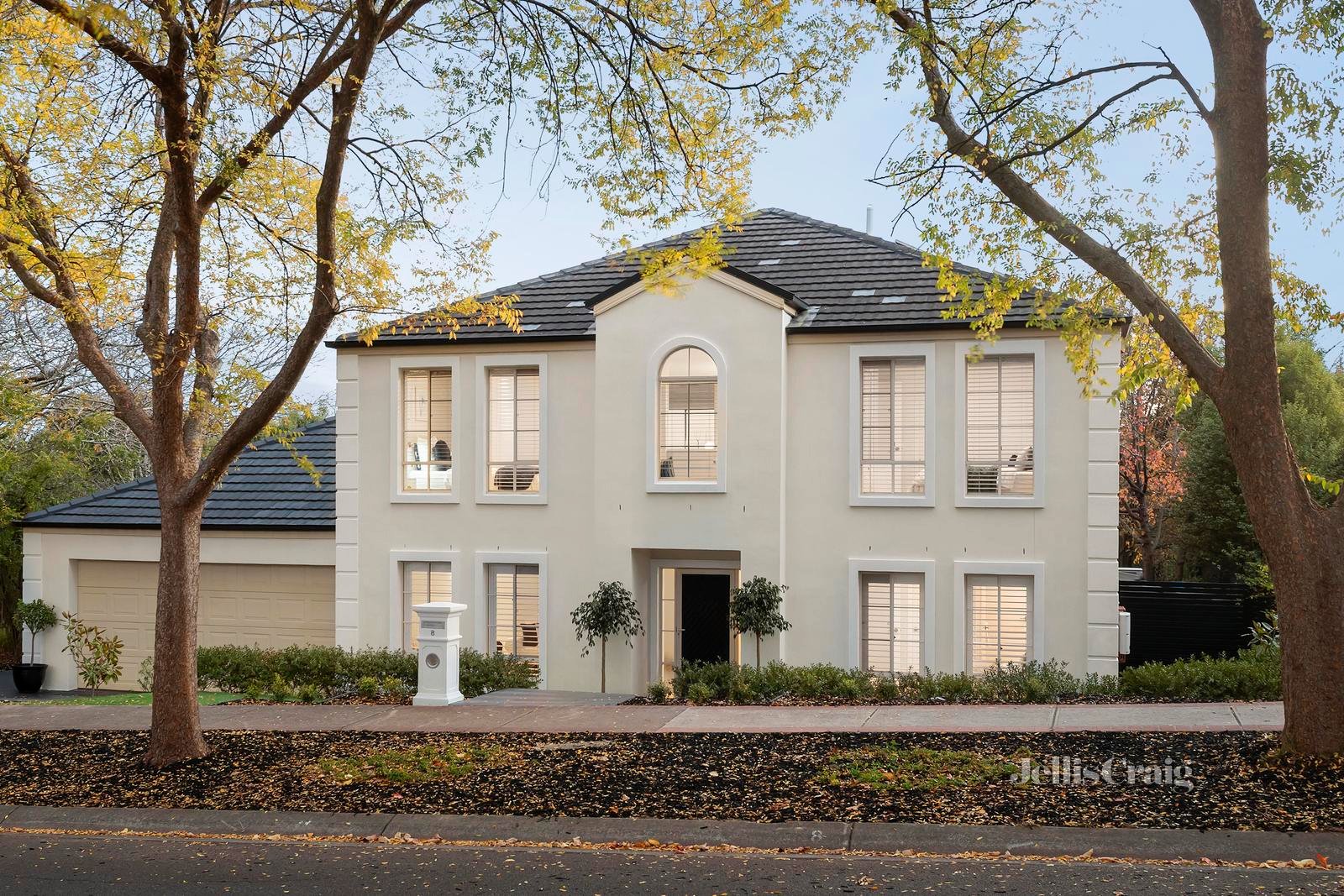 8 Yarraridge Drive, Chirnside Park image 2