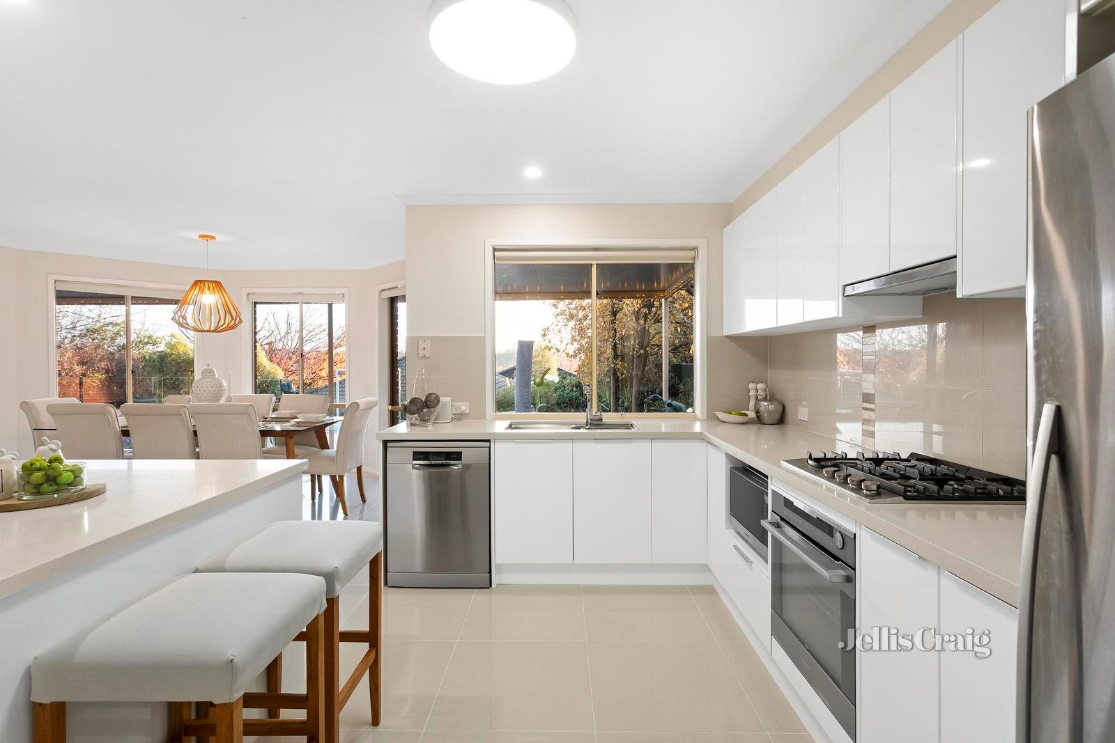 8 Yarraridge Drive, Chirnside Park image 13