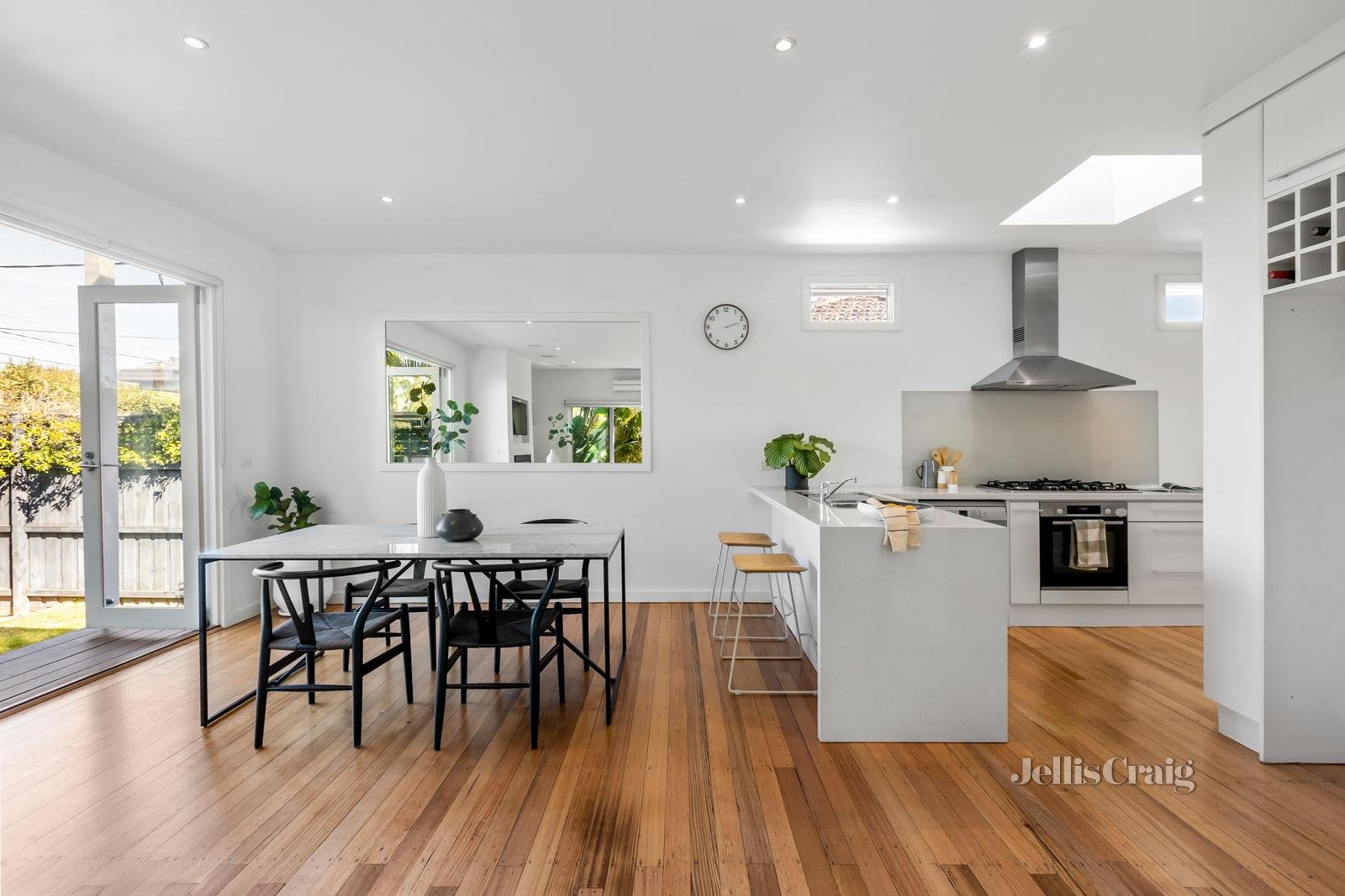 8 York Street, Bentleigh East image 3