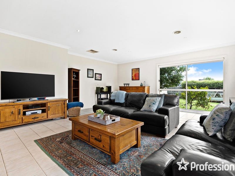 80 Blue Ridge Drive, Mooroolbark image 3