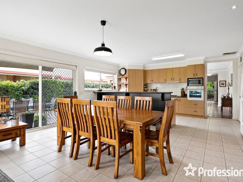 80 Blue Ridge Drive, Mooroolbark image 5