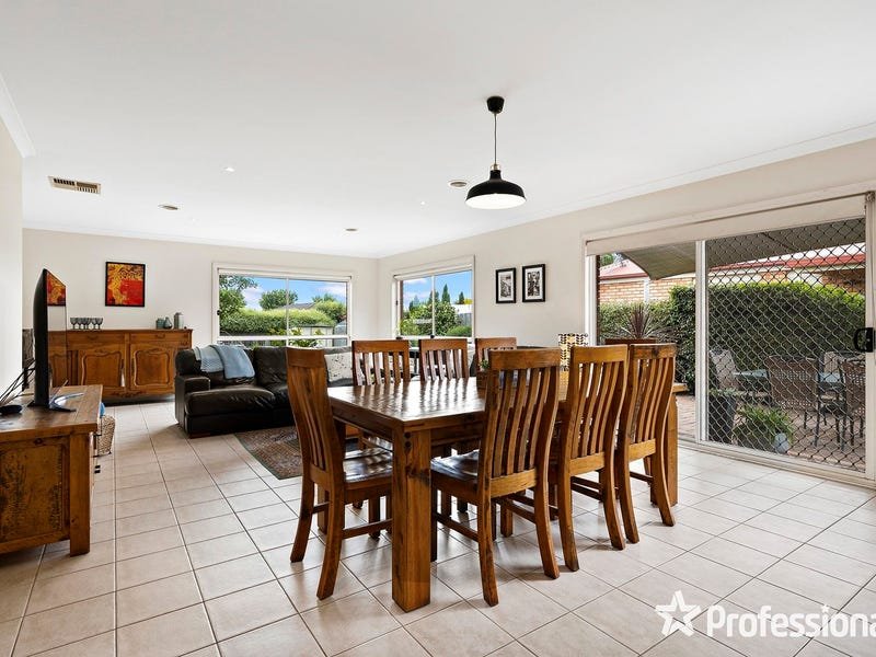 80 Blue Ridge Drive, Mooroolbark image 6