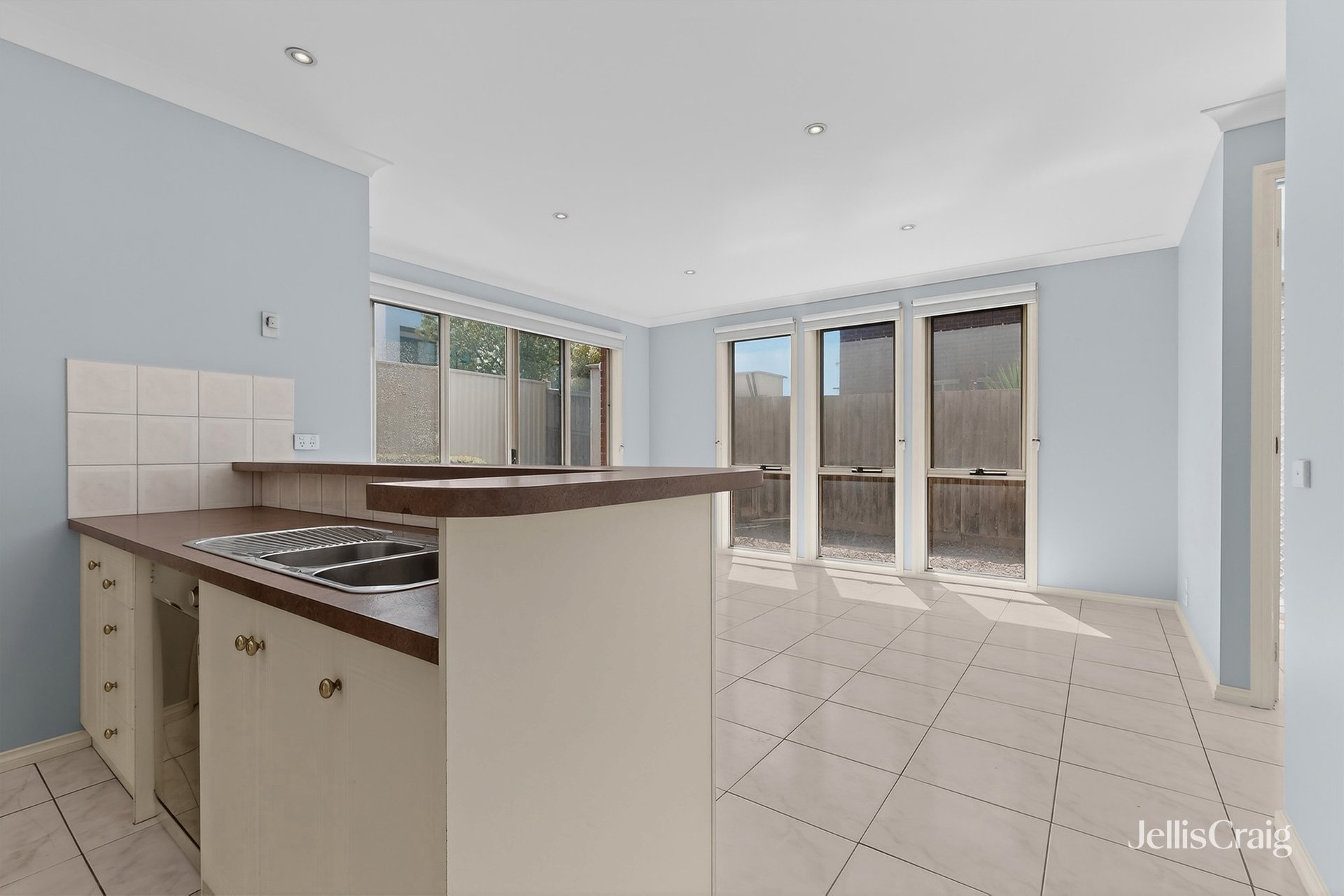 80 Carnarvon Road, Strathmore image 3