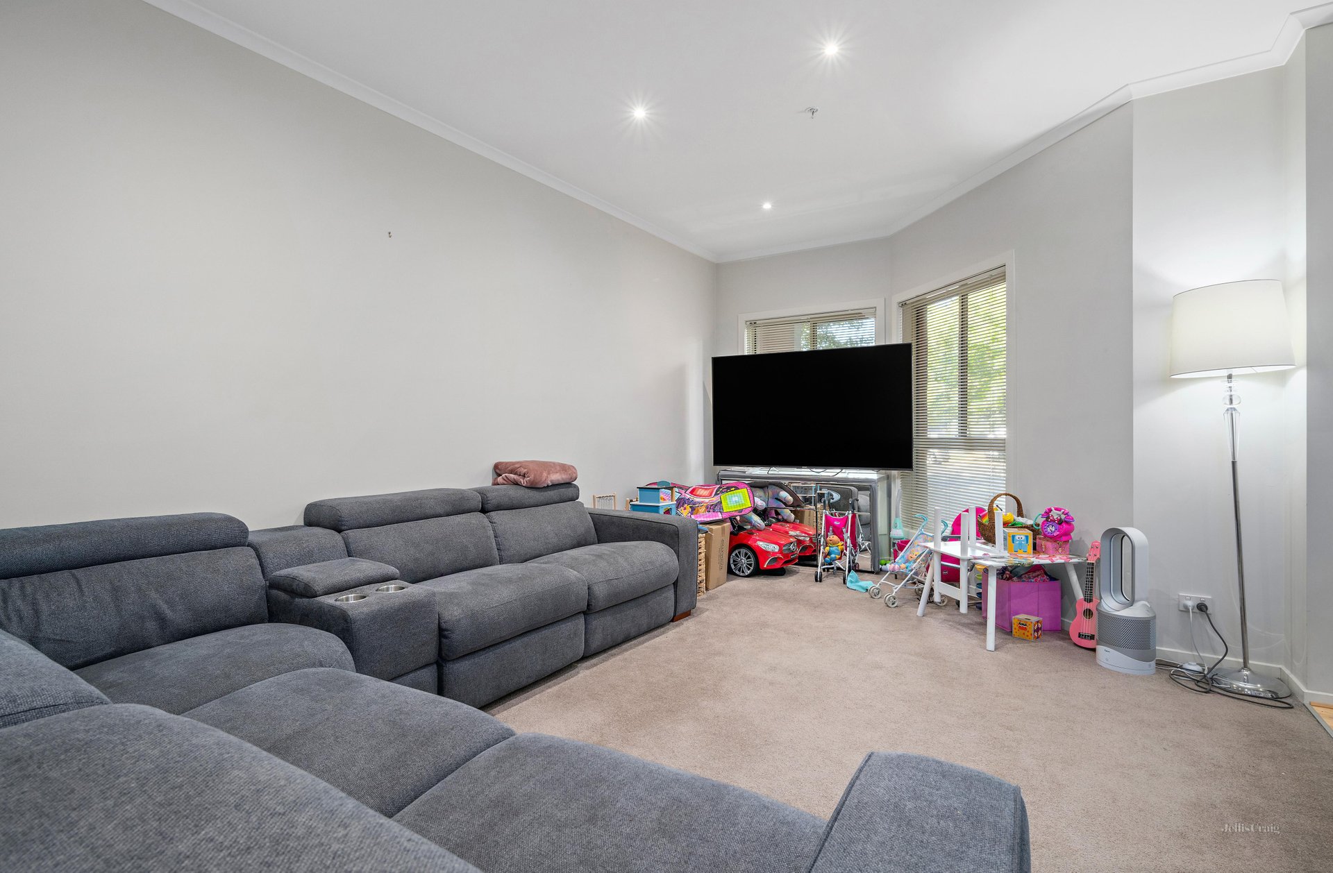 80/13-15 Hewish Road, Croydon image 3