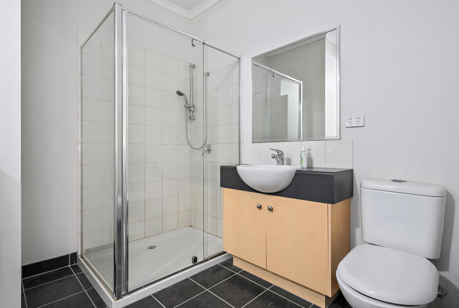 80/13-15 Hewish Road, Croydon image 5