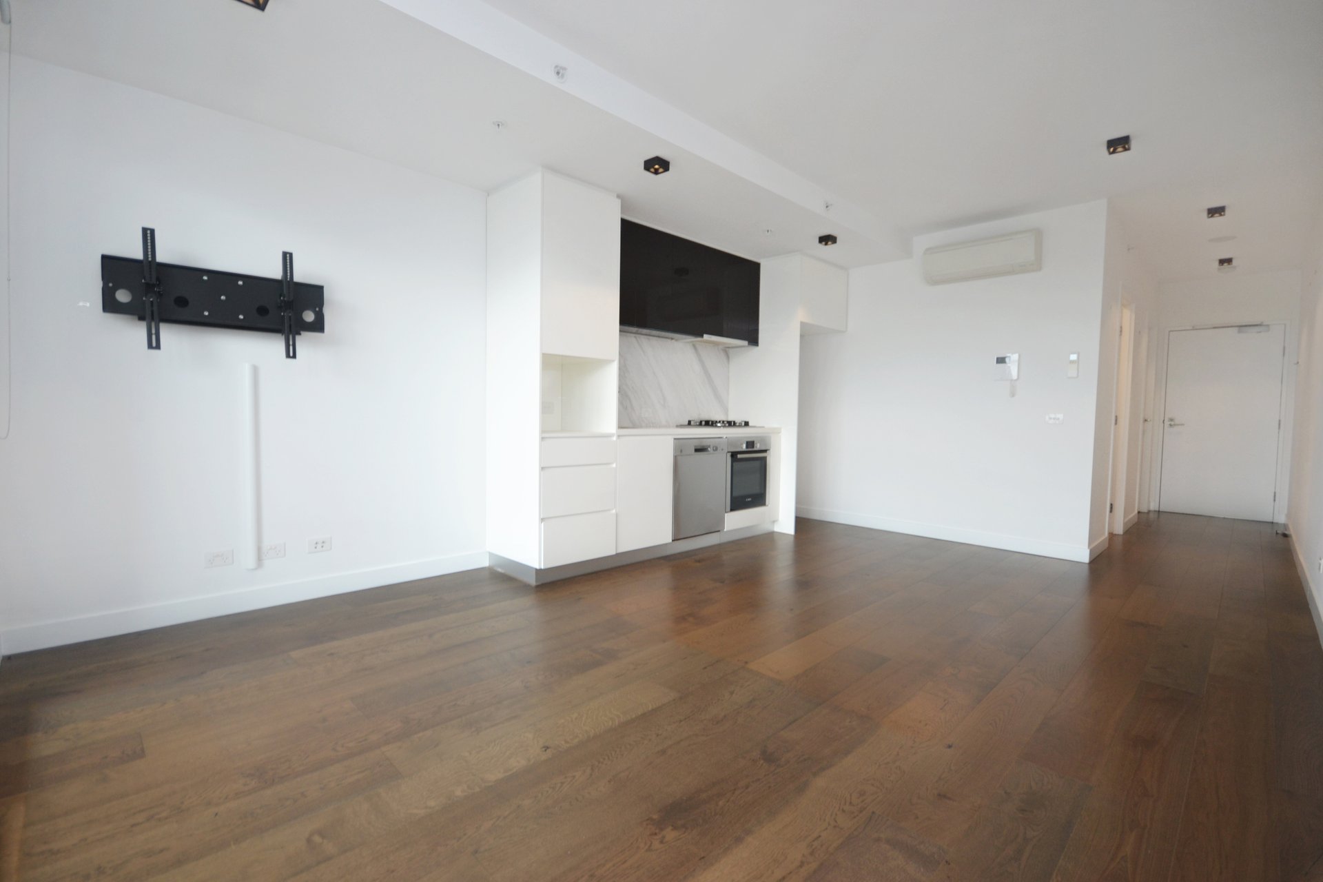 802/101 Tram Road, Doncaster image 2
