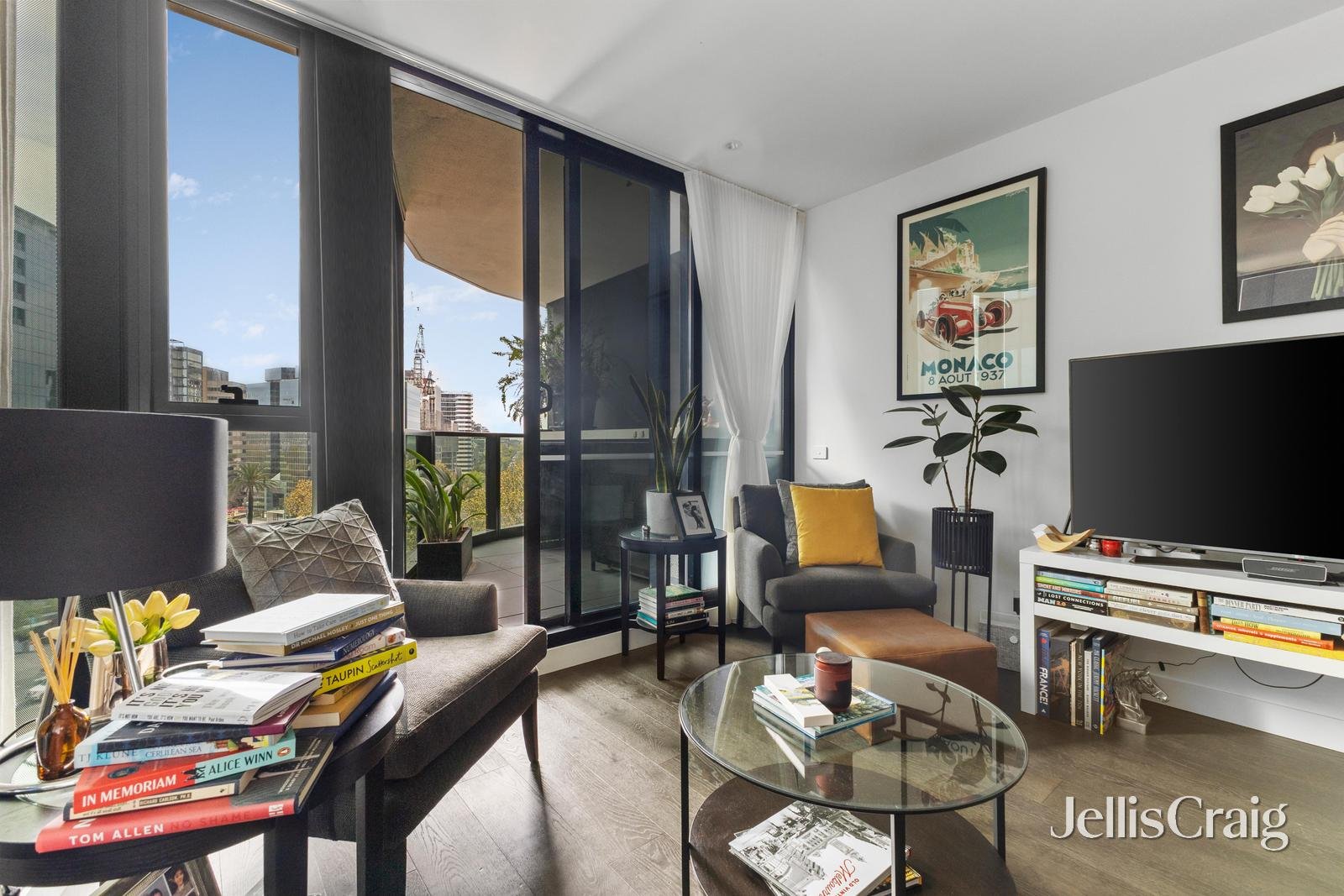 802/8 Bowen Crescent, Melbourne image 3