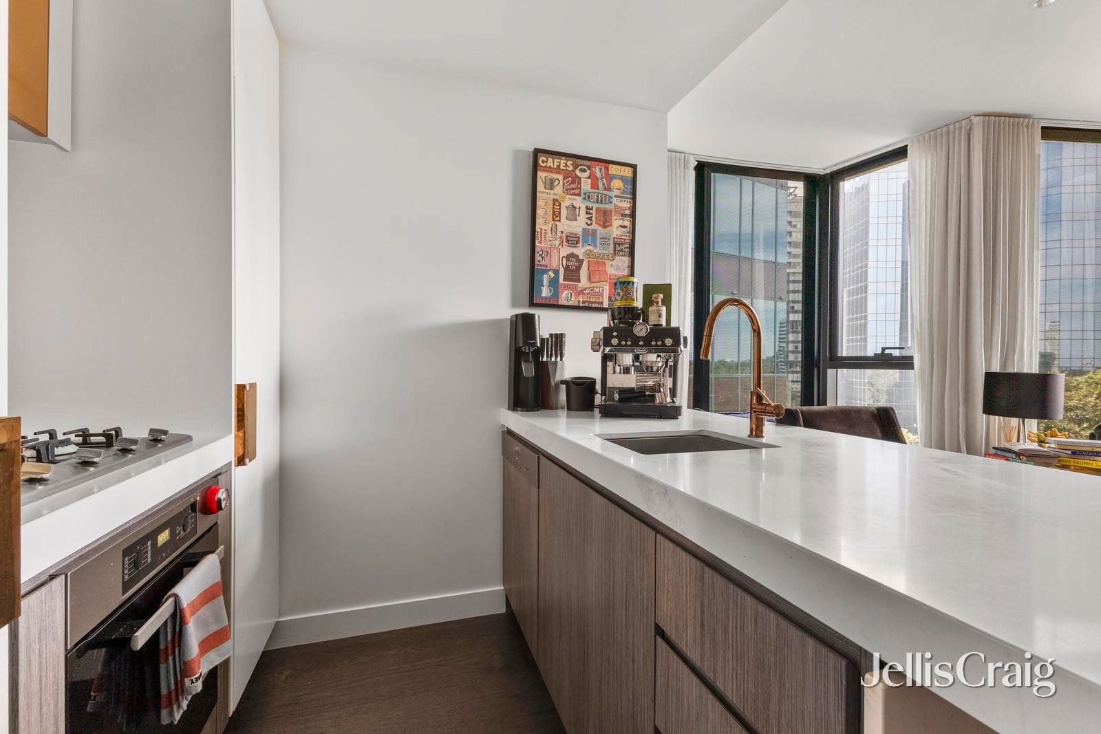 802/8 Bowen Crescent, Melbourne image 6