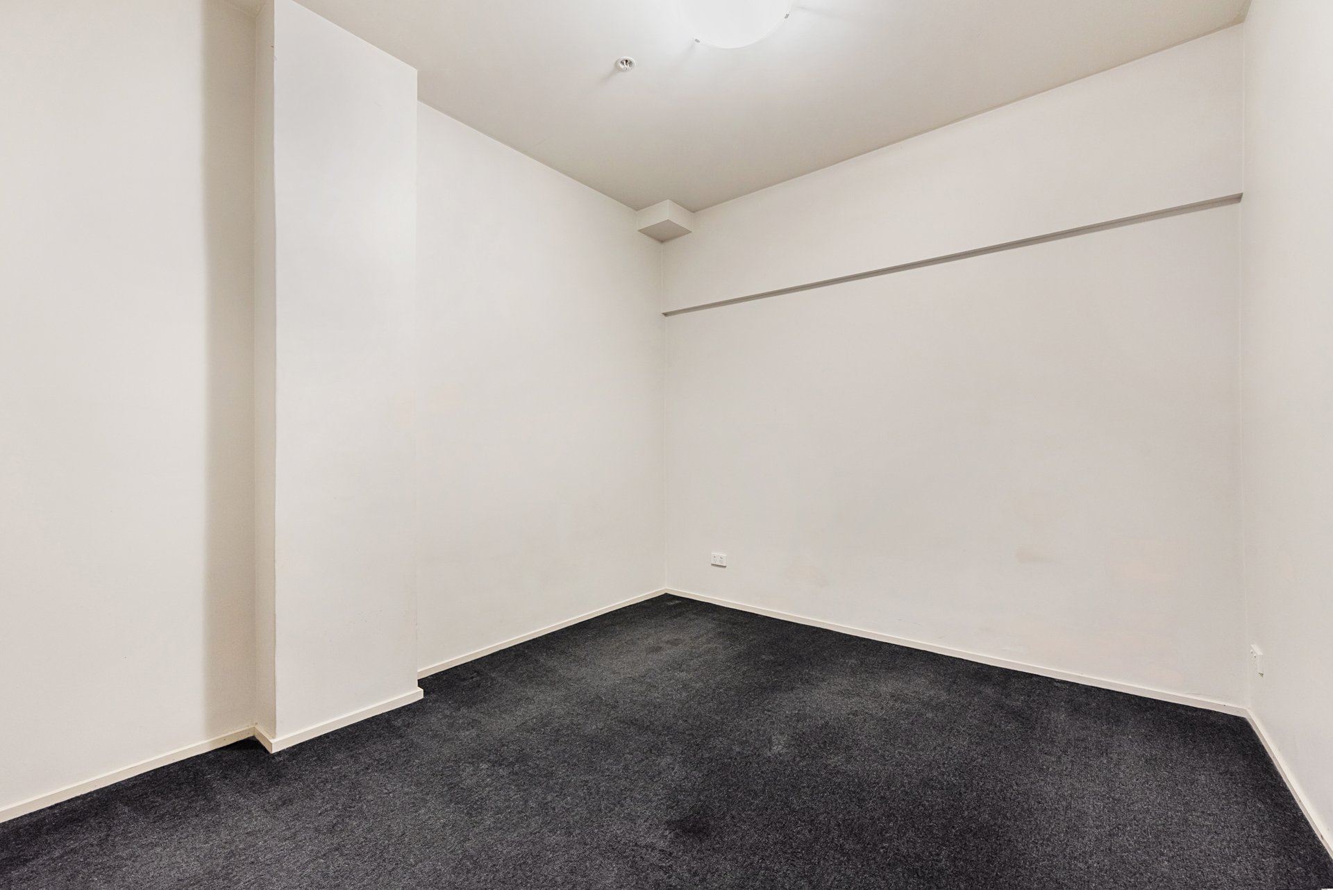 803/115 Swanston Street, Melbourne image 4