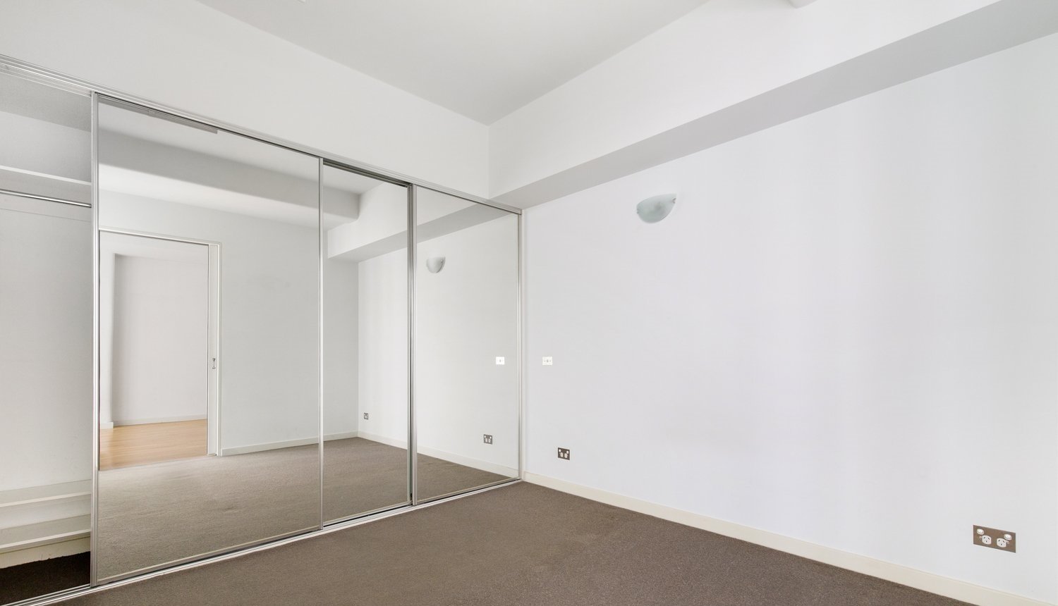 804/422 Collins Street, Melbourne image 3