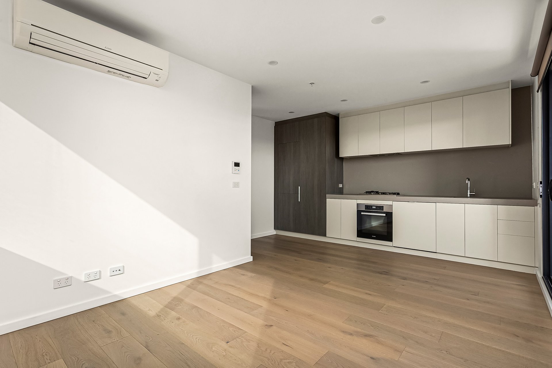 Property Gallery Thumbnail 3