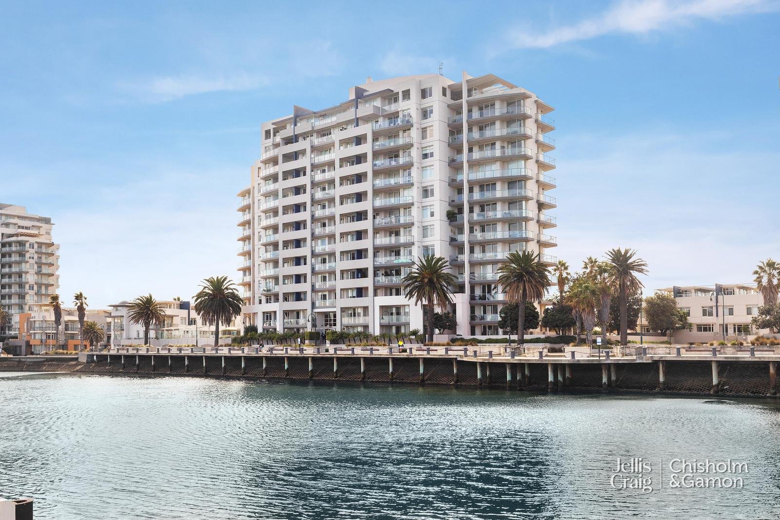 806/115 Beach Street, Port Melbourne image 2