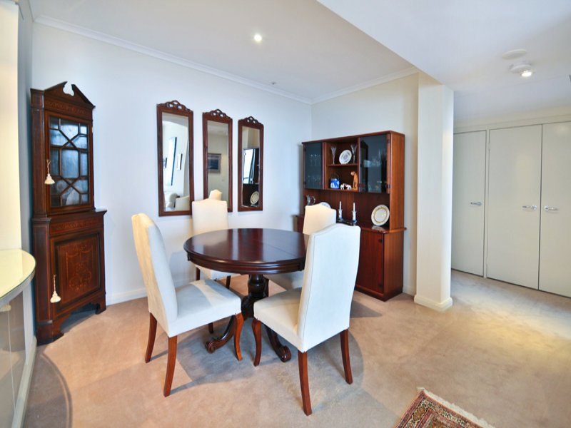 806/115 Beach Street, Port Melbourne image 6