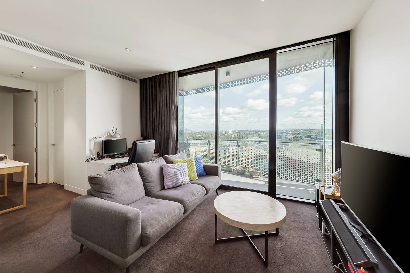 806/480 Riversdale Road, Hawthorn East image 1