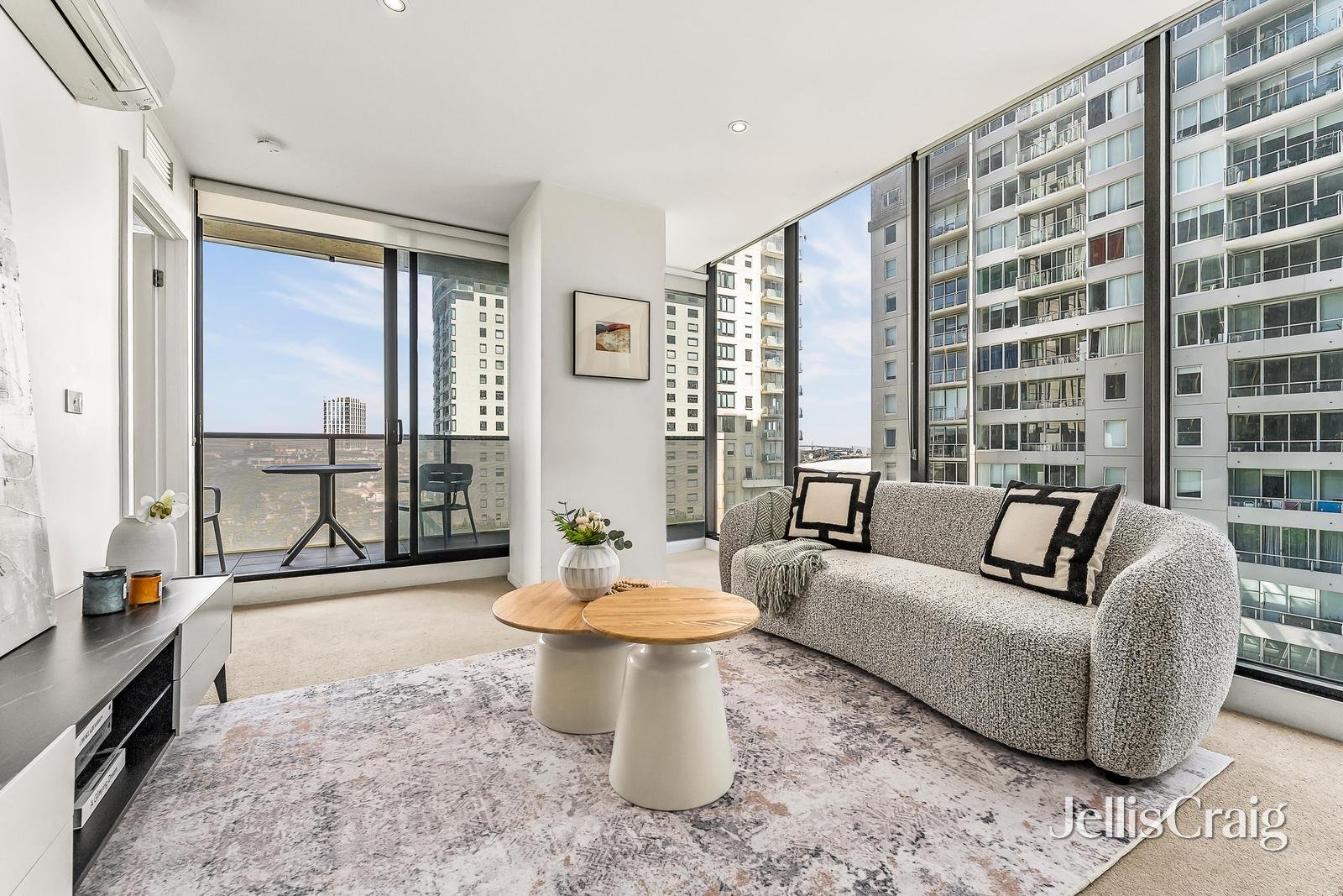 806/50 Haig Street, Southbank image 3
