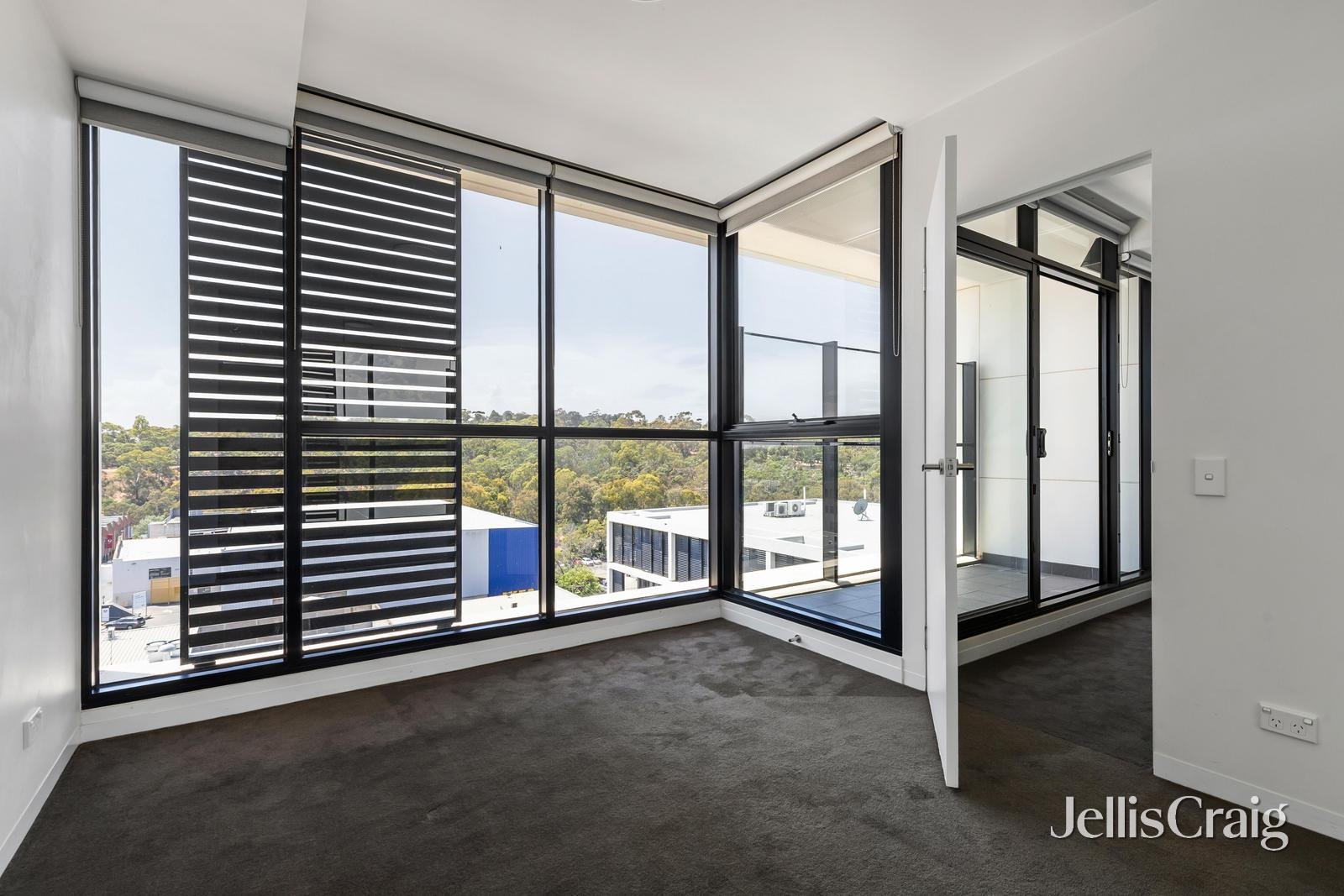 807/11 Flockhart Street, Abbotsford image 2