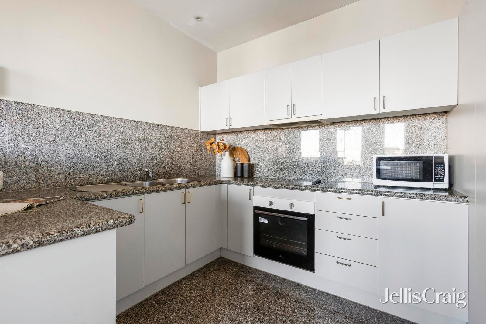 807/221 Sturt Street, Southbank image 3