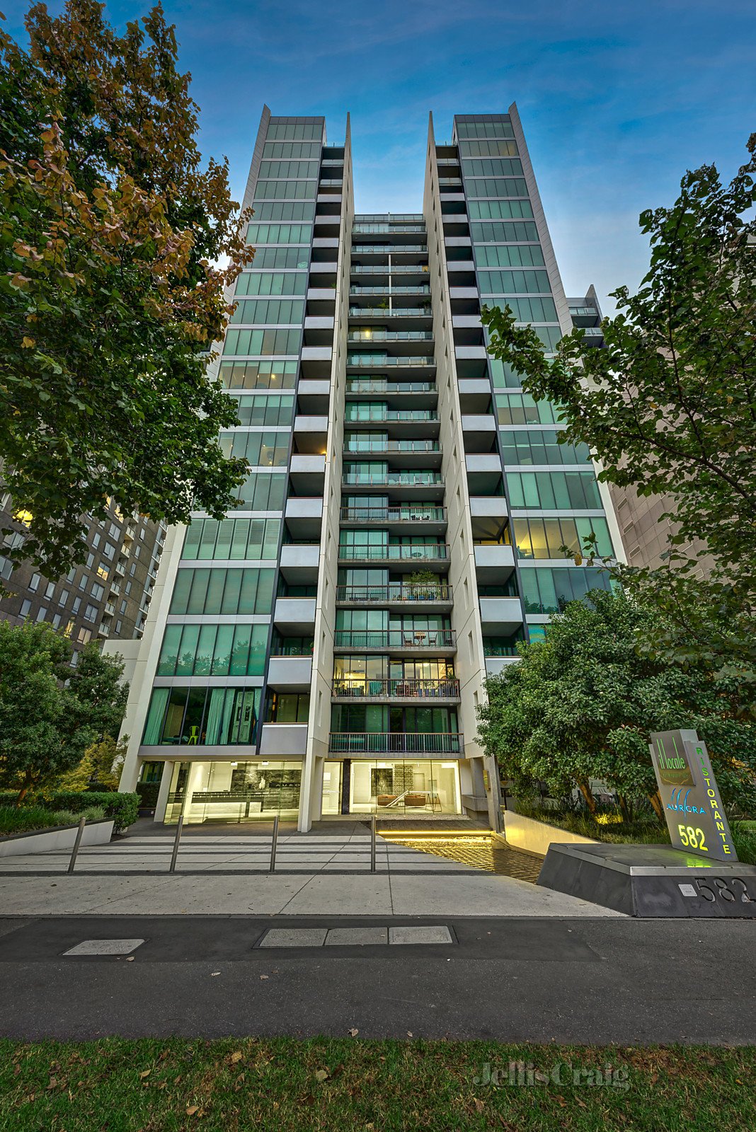 807/582 St Kilda Road, Melbourne image 3