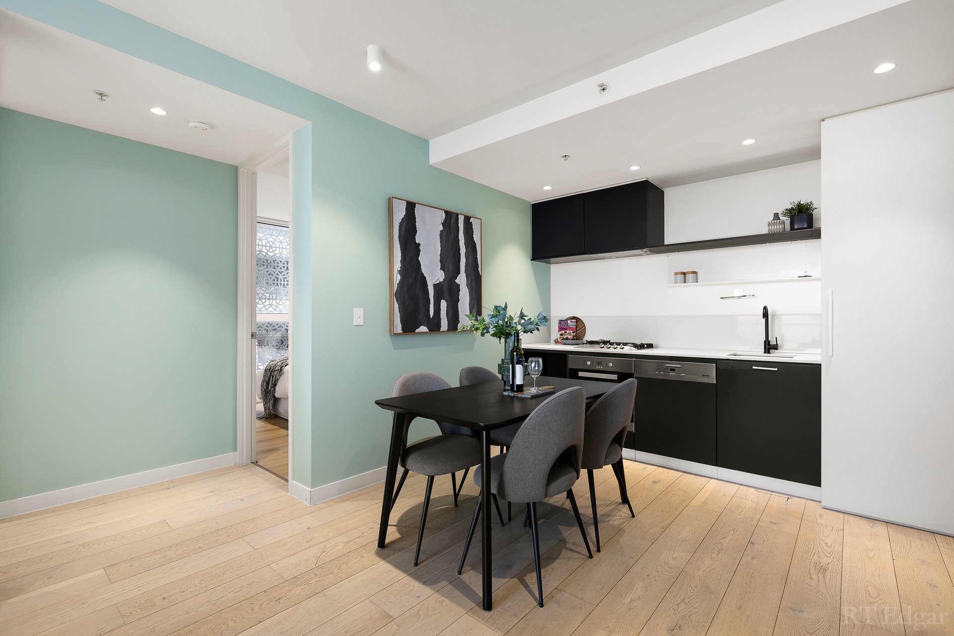 Property Gallery Thumbnail 3