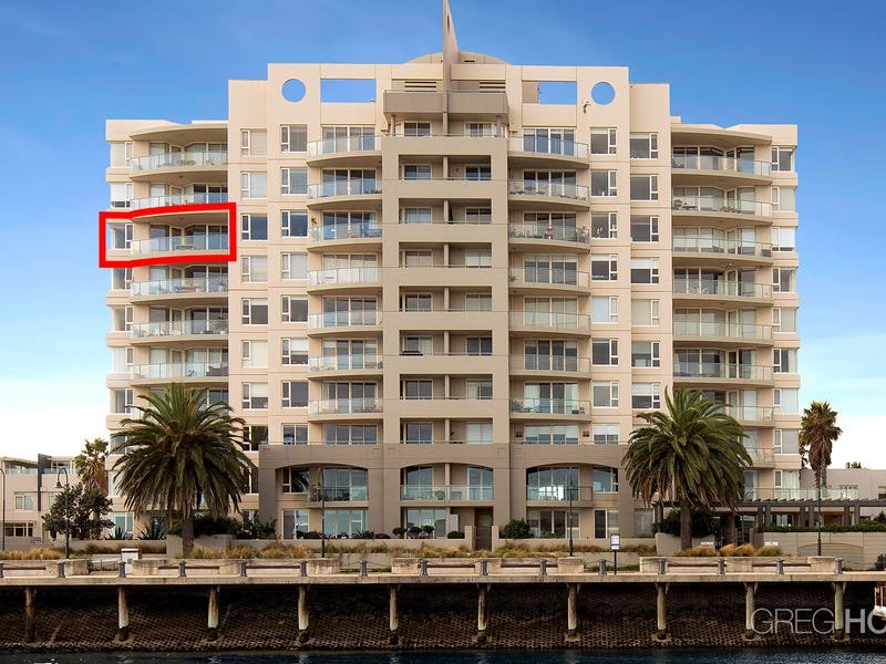 808/107 Beach Street, Port Melbourne image 2