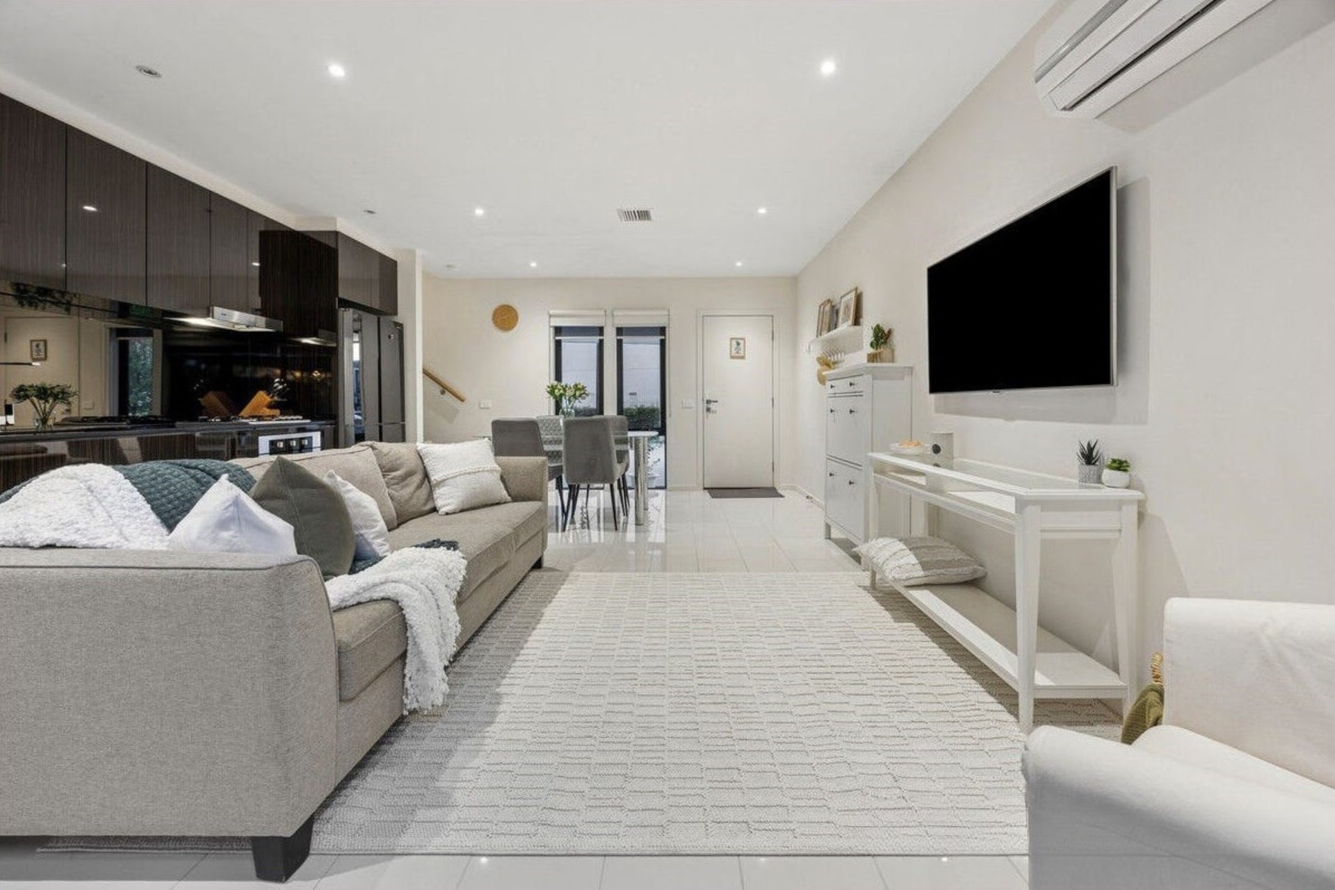 81 Belsay Chase, Chirnside Park image 2