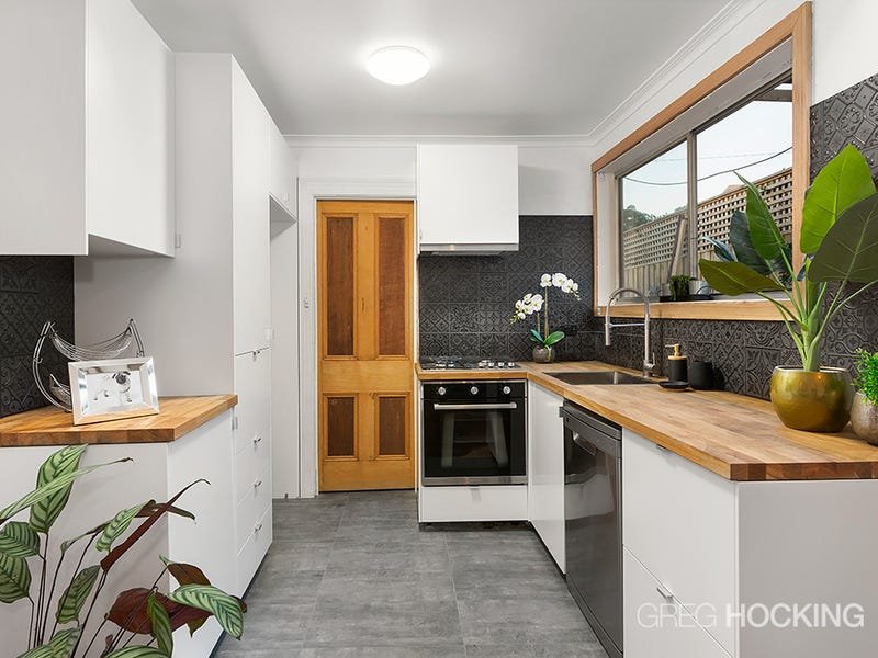 81 Carter Street, Middle Park image 3