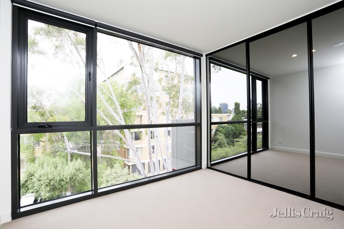 8/1 Davidson Street, South Yarra image 4