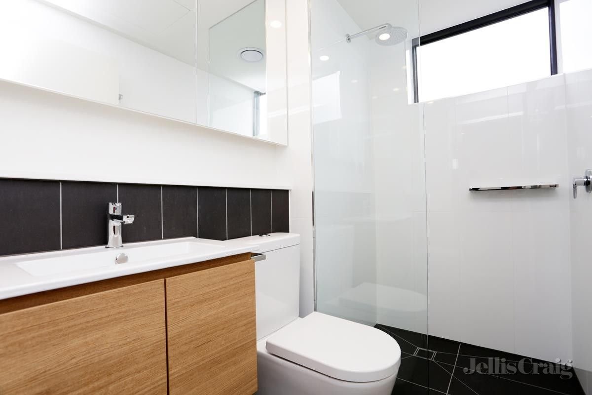 8/1 Davidson Street, South Yarra image 5