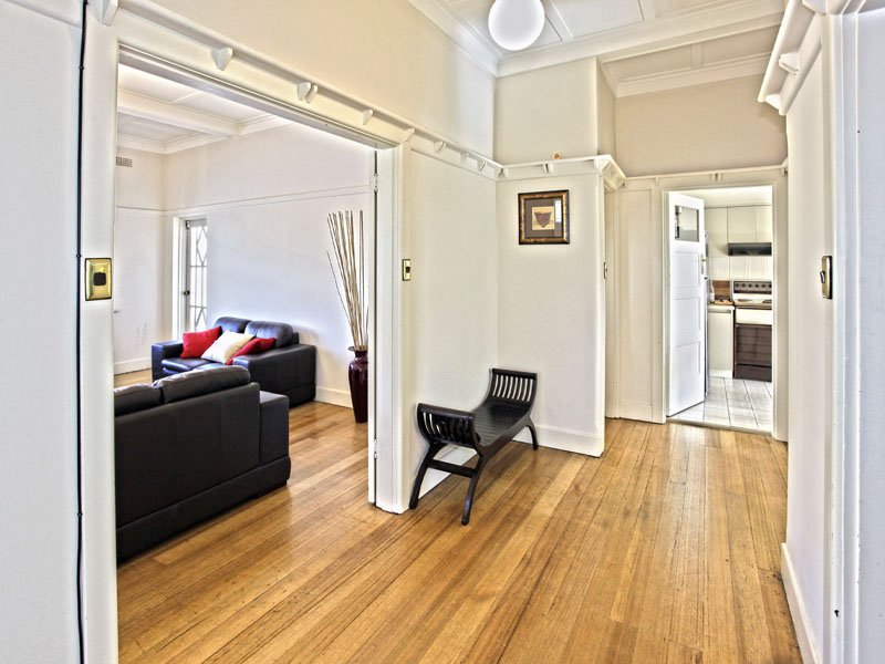 8/1 Glenhuntly Road, Elwood image 3