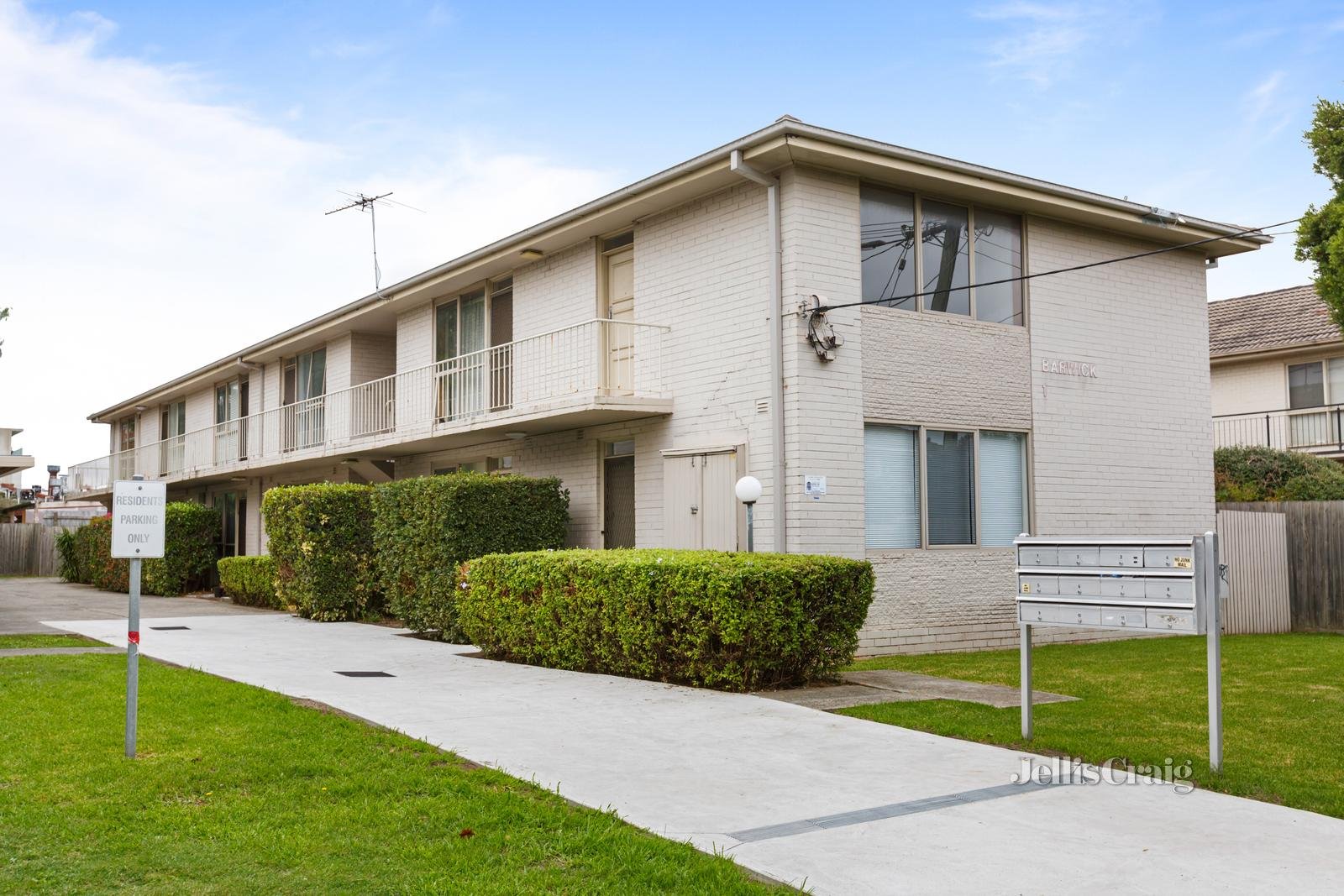 8/1 Kokaribb Road, Carnegie image 1