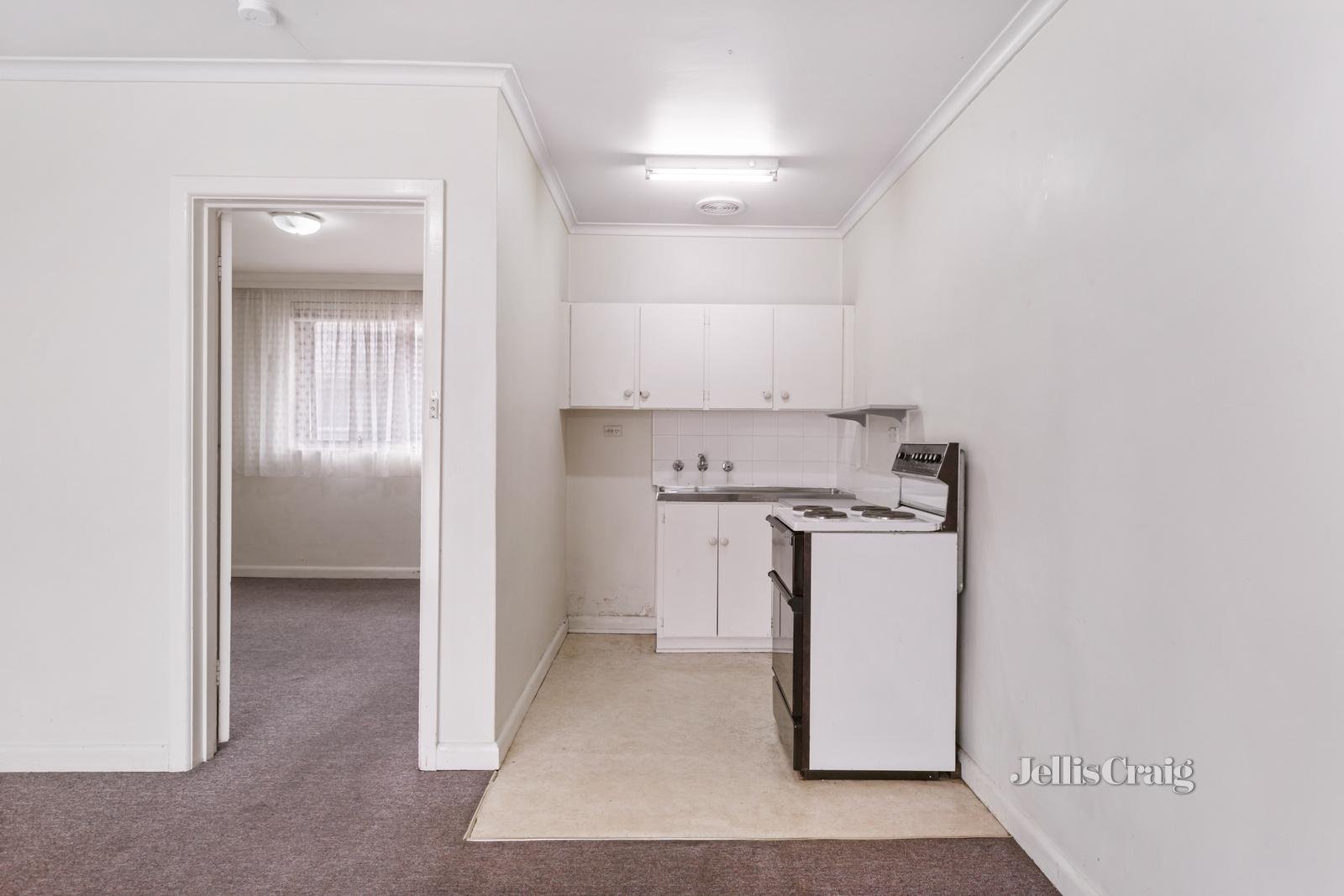 8/1 Kokaribb Road, Carnegie image 2