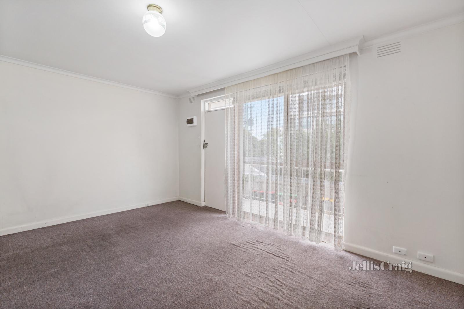 8/1 Kokaribb Road, Carnegie image 4