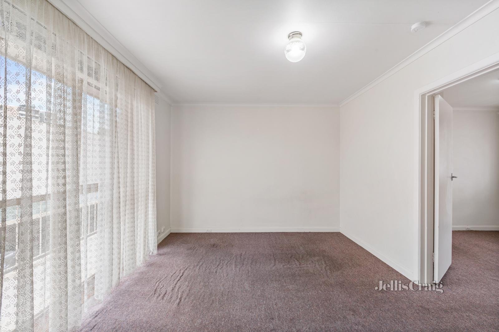 8/1 Kokaribb Road, Carnegie image 5
