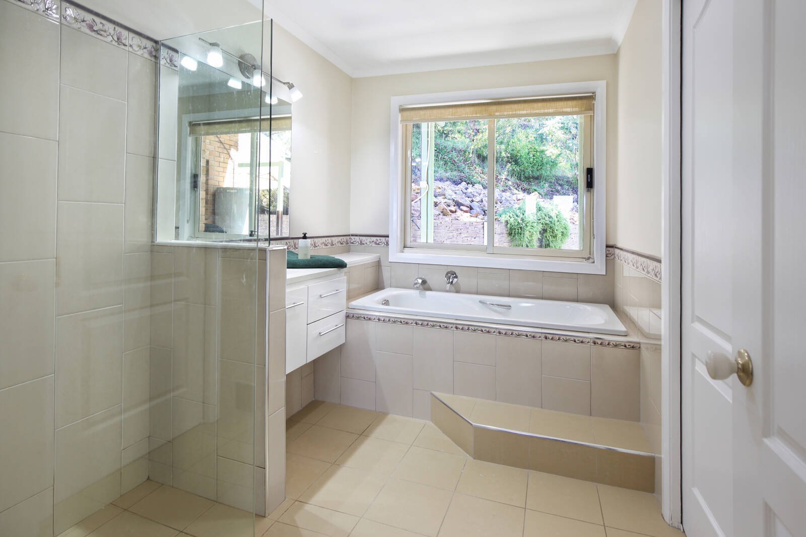 Property Gallery Thumbnail 16