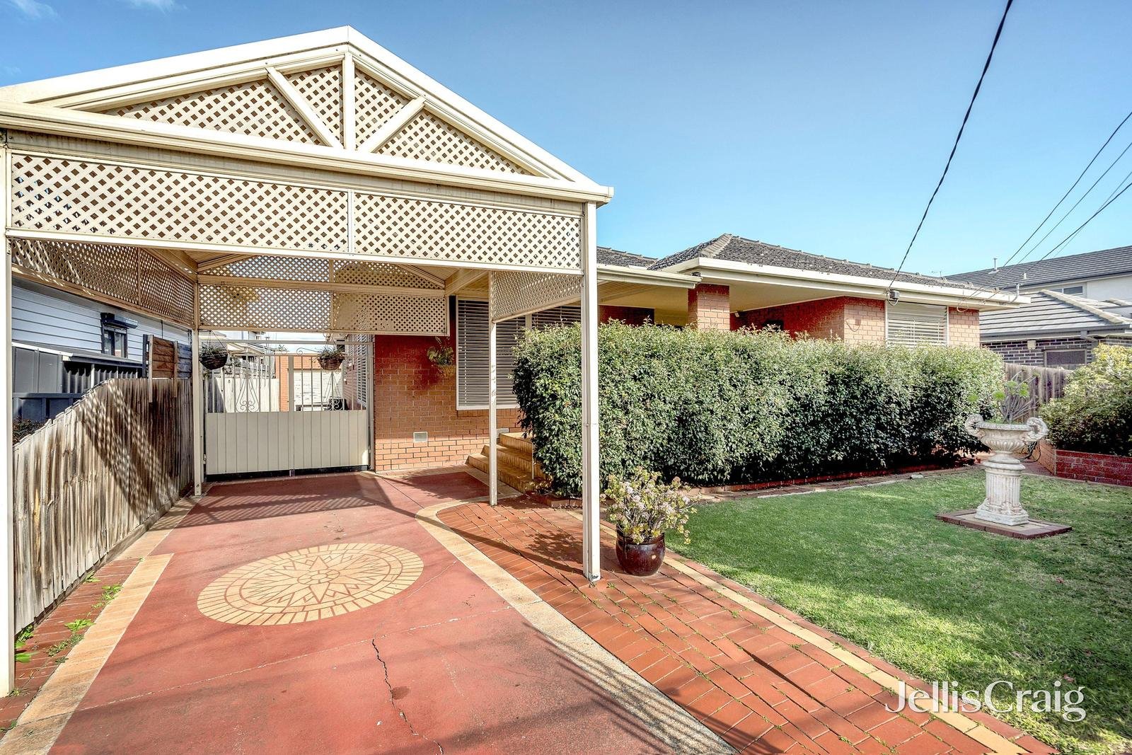 81 Victory Road, Airport West image 1