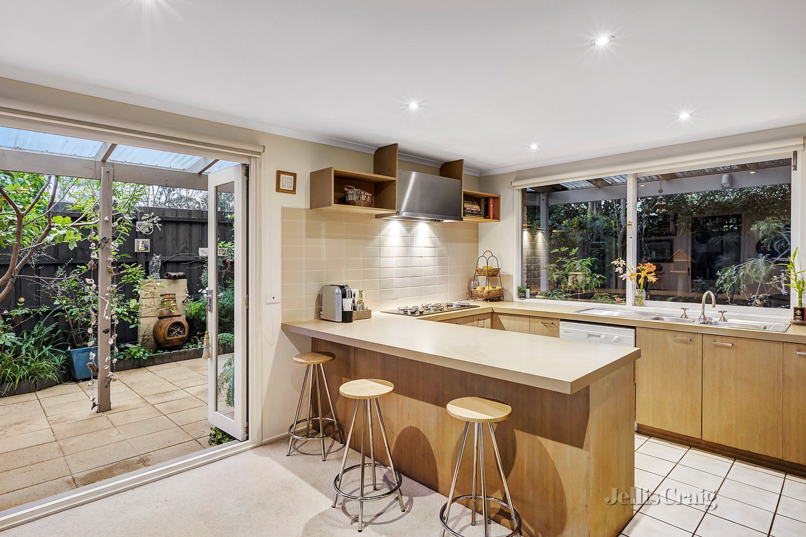 8/10-12 Wynyeh Street, Malvern East image 3