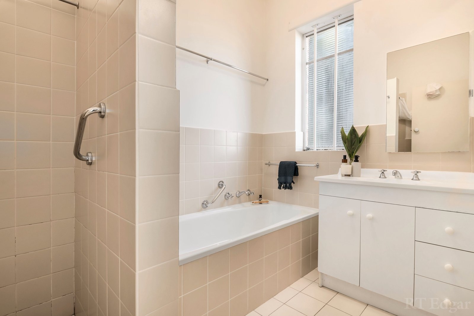 Property Gallery Thumbnail 10
