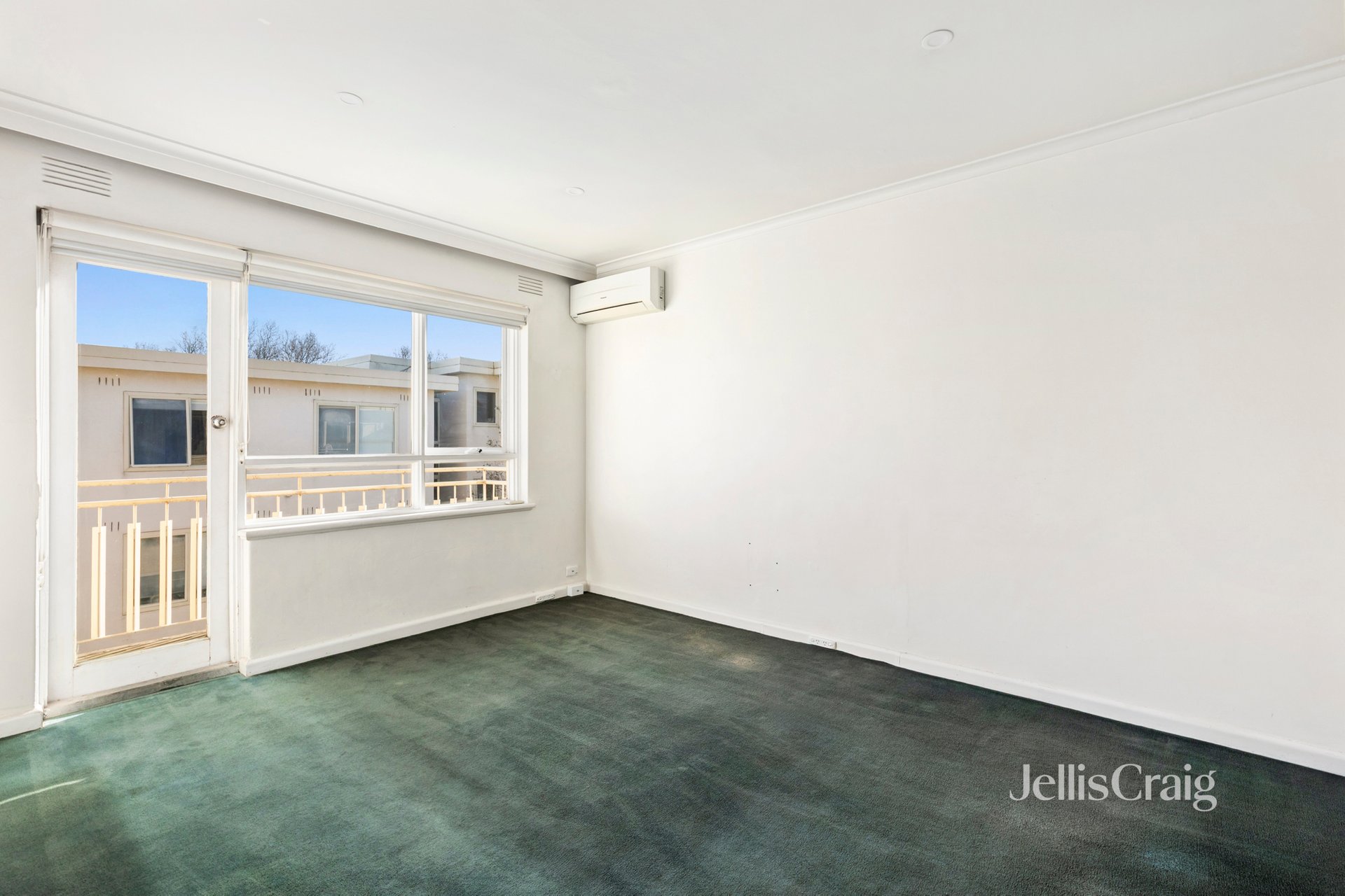 8/10 Mitford Street, St&nbsp;Kilda image 2