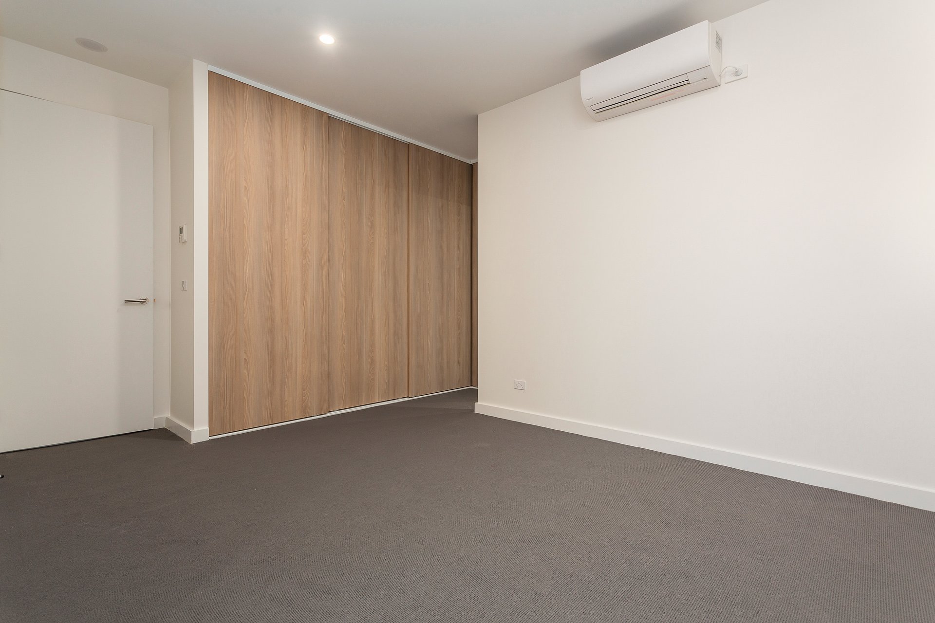 Property Gallery Thumbnail 3