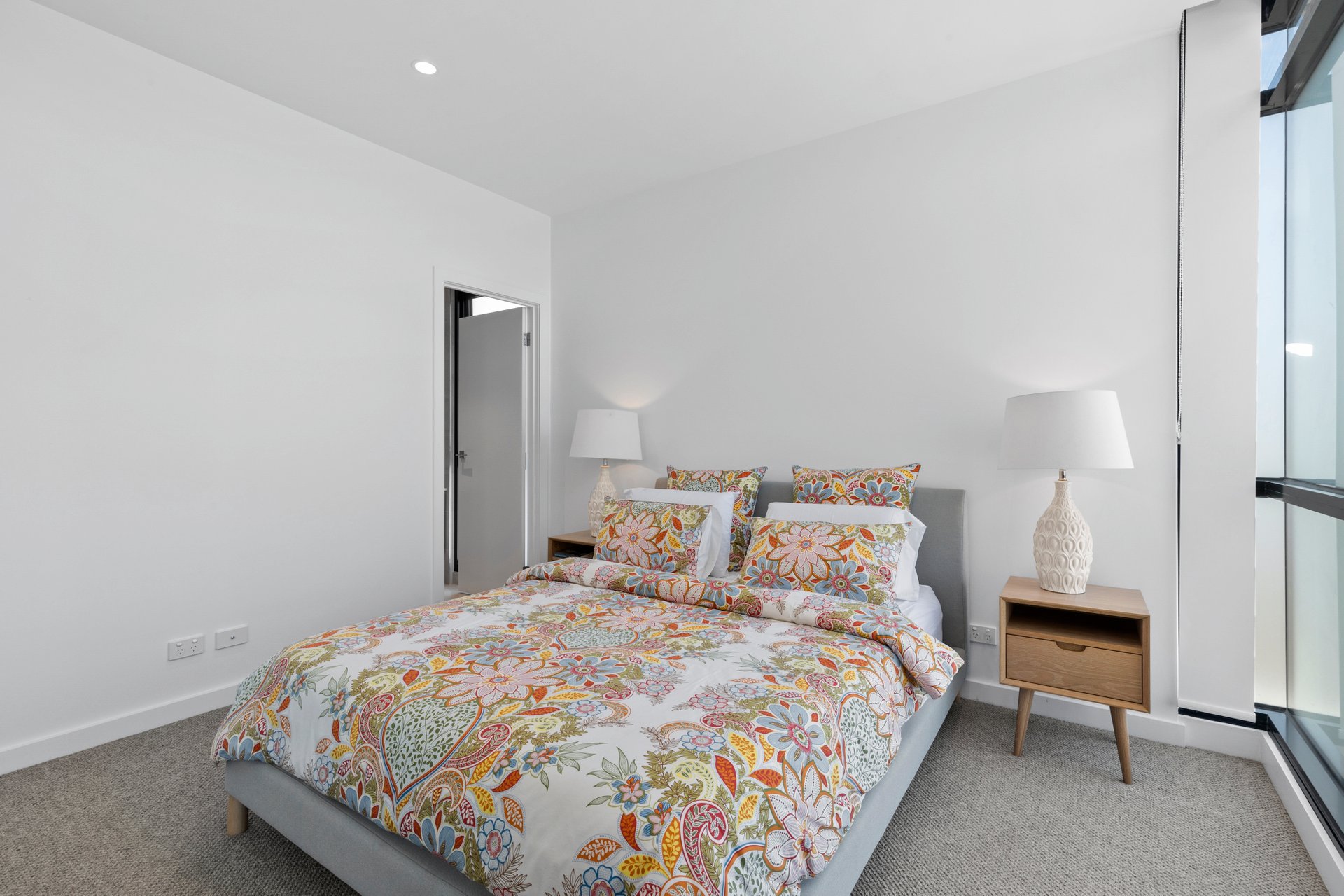 Property Gallery Thumbnail 6
