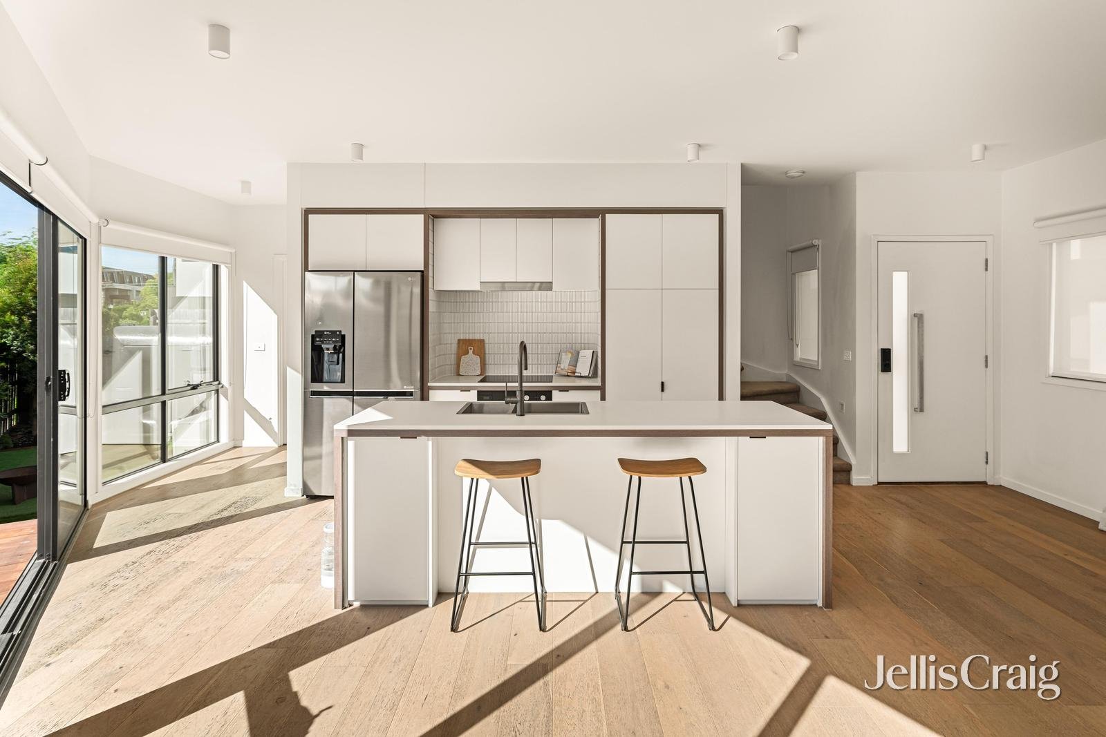 8/101 White Street, Mordialloc image 3