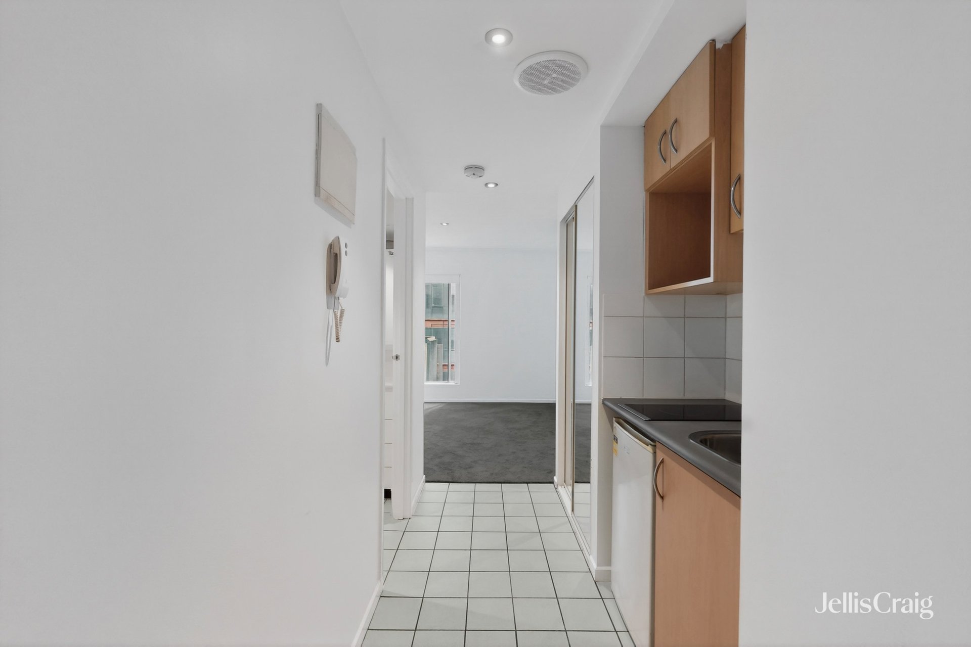 810/118 Franklin Street, Melbourne image 2