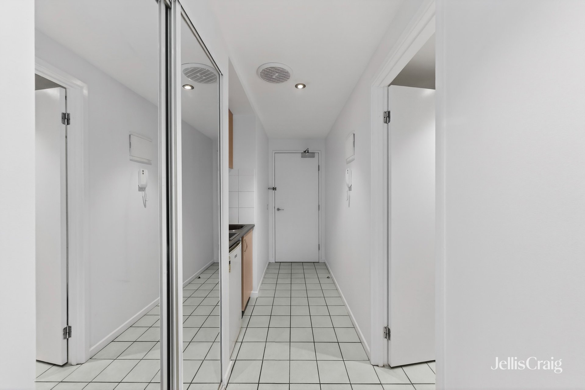 810/118 Franklin Street, Melbourne image 8