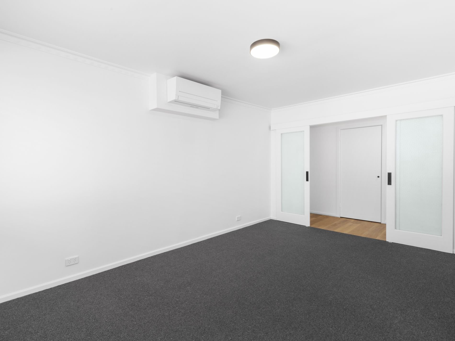 8/103 Kangaroo Road, Hughesdale image 3