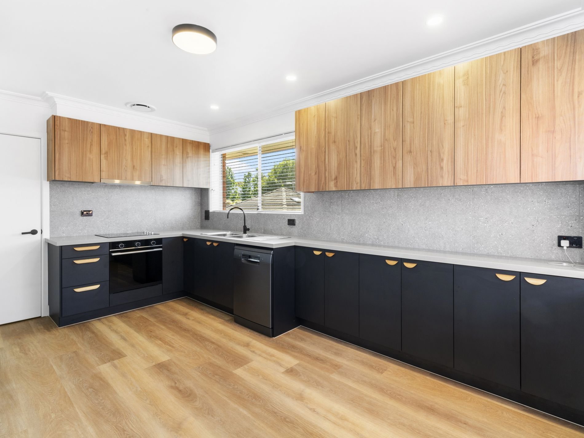 8/103 Kangaroo Road, Hughesdale image 5