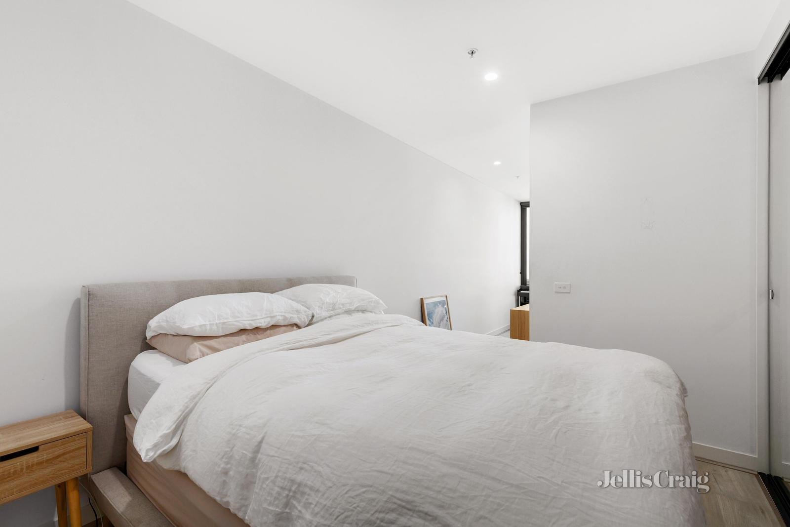 810/5-7 Irving Avenue, Box Hill image 3