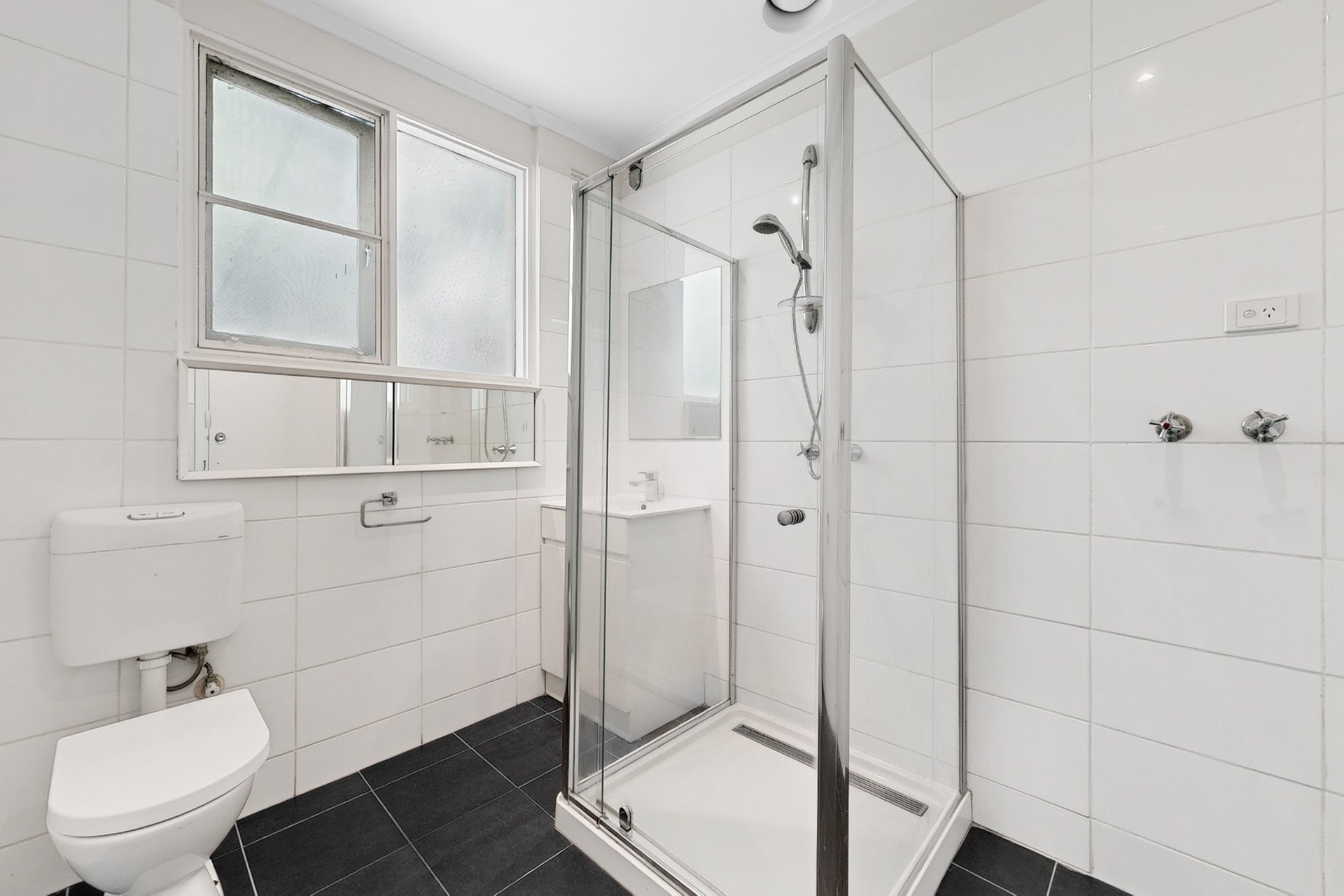 8/11 Seymour Grove, Camberwell image 5